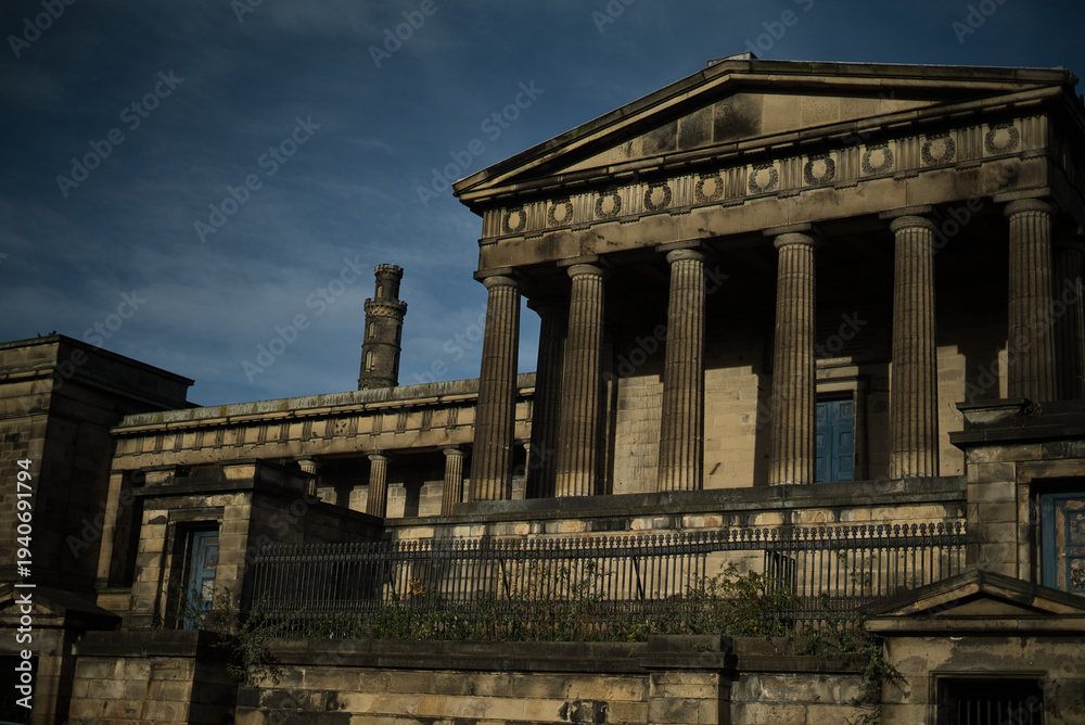 Fototapeta premium Neoclassical Building with Prominent Columns and Portico. Impressive neoclassical building facade featuring prominent Corinthian columns, classical proportions, and dignified portico design.