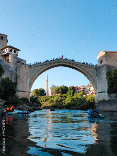 Cuadro en lienzo Iconic view of Stari Most (Old Bridge) in Mostar, Bosnia and Herzegovina