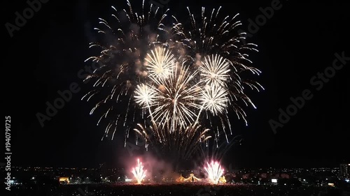 Wallpaper Mural Spectacular Fireworks Display Illuminates the Night Sky with Vibrant Colors. Torontodigital.ca