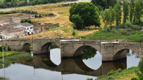 Tableau sur toile Le Puente Mayor sur la rivière Agueda menant à Ciudad Rodrigo en Espagne