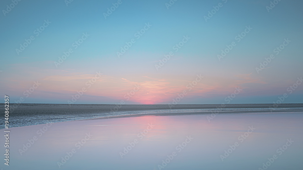 Fototapeta premium Sunset beach ocean sky reflects pastel colors.