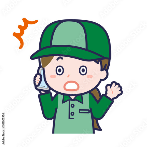 スマートフォンを使う「配達員」の女性