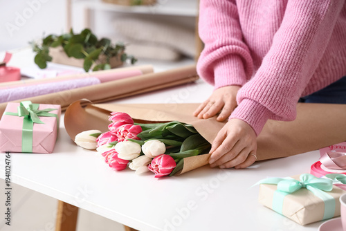 Young woman with gift boxes...