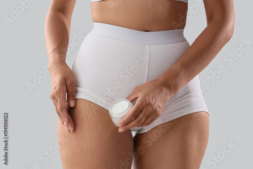 Young woman with stretch ma...