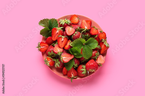Plate with sweet strawberri...