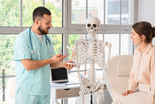 Male doctor showing spine m...