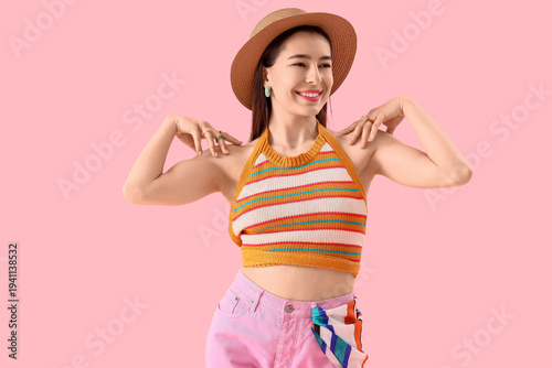 Stylish young woman in summ...