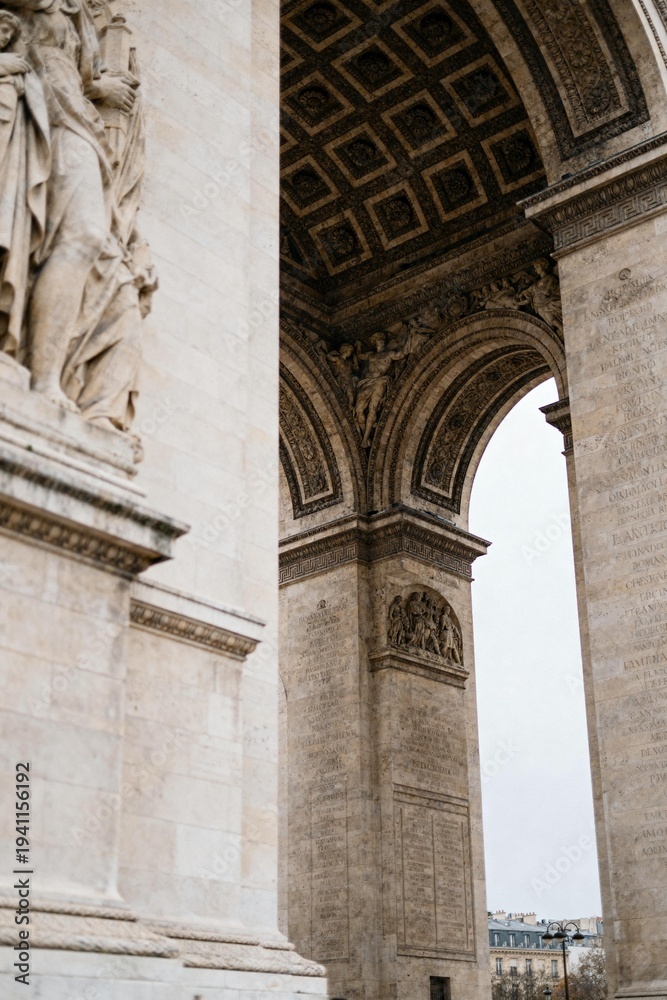 Obraz premium Arc de Triomphe Architectural Details in Paris