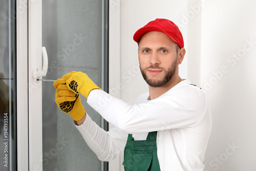 Male worker with screwdrive...