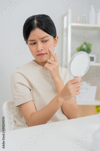 oman worried about face Dermatology, rosacea dermatitis, allergic steroids, sensitive skin, red face from sunburn, acne, dry skin, large pores ,rash face, dull, freckles, wrinkle, skin problem