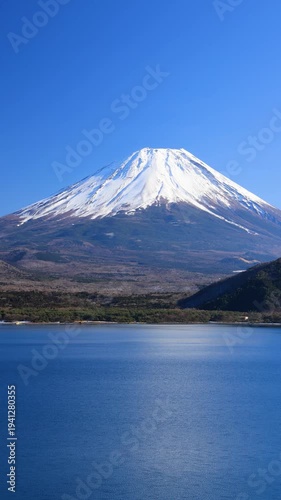 本栖湖展望公園から望む本栖湖の富士山　　山梨県
