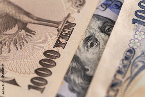 Cuadro en lienzo Macro Close-up of US Dollar and Japanese Yen Banknotes Collage