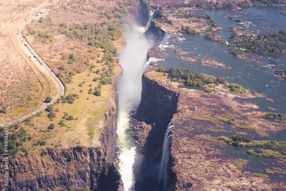Obraz premium Victoria Falls aerial: Zambezi River, gorge, landscape.