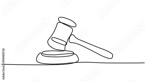 A simple line drawing of a gavel on a sound block