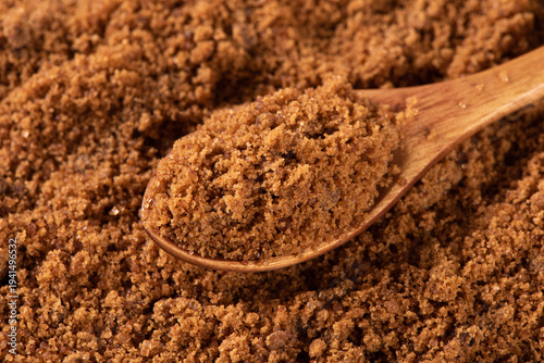 Fotografi closeup of brown sugar background. Raw unrefined cane sugar