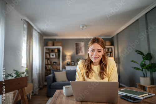 Canvastavla Woman smiling using laptop working from home office