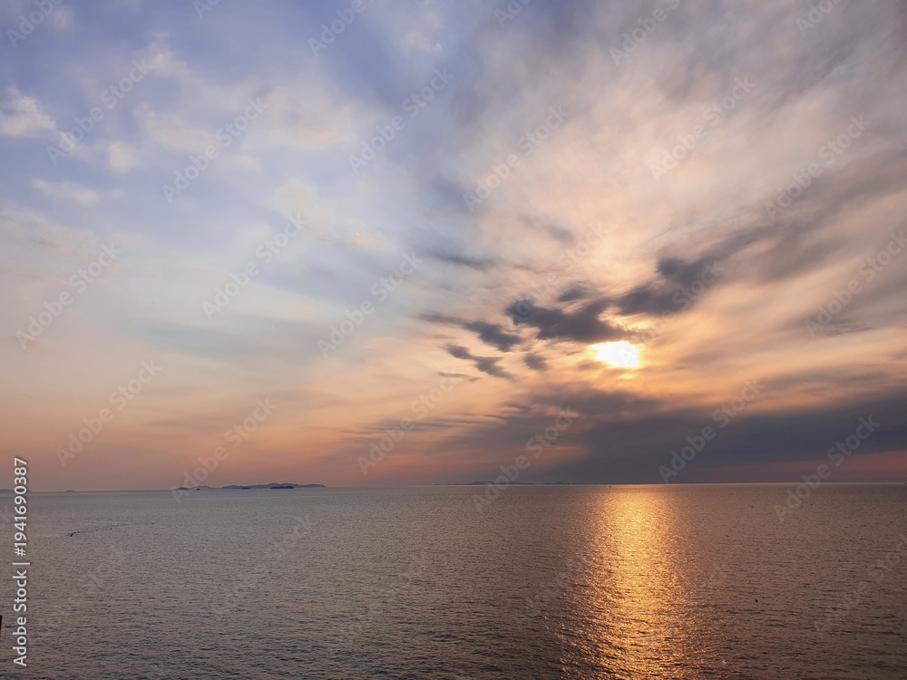 Obraz premium sunset over the sea