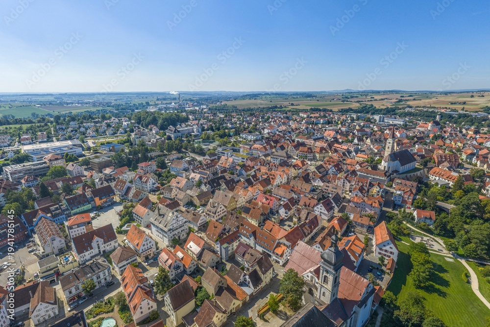 Obraz premium Ausblick auf die schwäbische Stadt Ehingen im Alb-Donau-Kreis in Baden-Württemberg