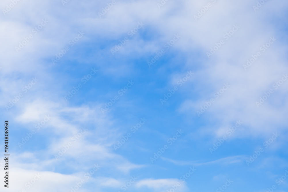 Obraz premium blue sky with gray scattered cumulus clouds