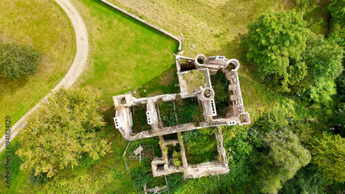 Fotografie Top-down aerial view of the historic Redcastle ruins on the Black Isle, near Inverness, Scottish Highlands, Scotland