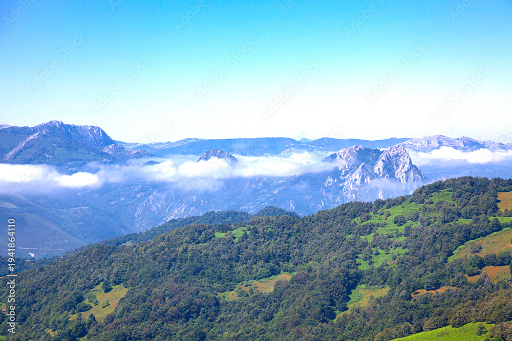 Fototapeta premium Mountain views with the Pyrenees in the background.