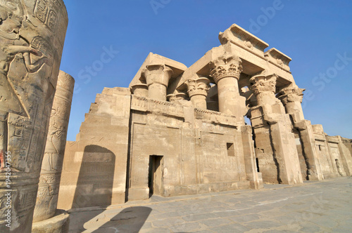 Foto The Temple of Kom Ombo  in the town of Kom Ombo in Aswan Governorate  constructe
