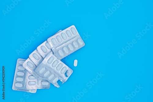 Konstfotografi One Medication White Pill Out Of Aluminum Foil Packaging Background Copy Space R