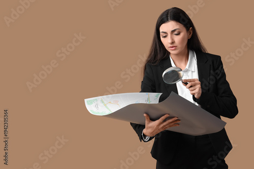 Young businesswoman with ma...