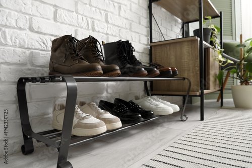 Stylish shoe stand with she...