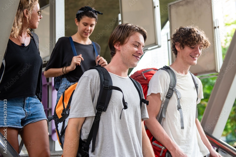 Obraz premium Young travelers exploring urban environment.