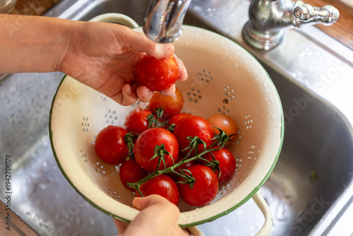 Tableau sur toile Fresh tomatoes rinsed in colander.