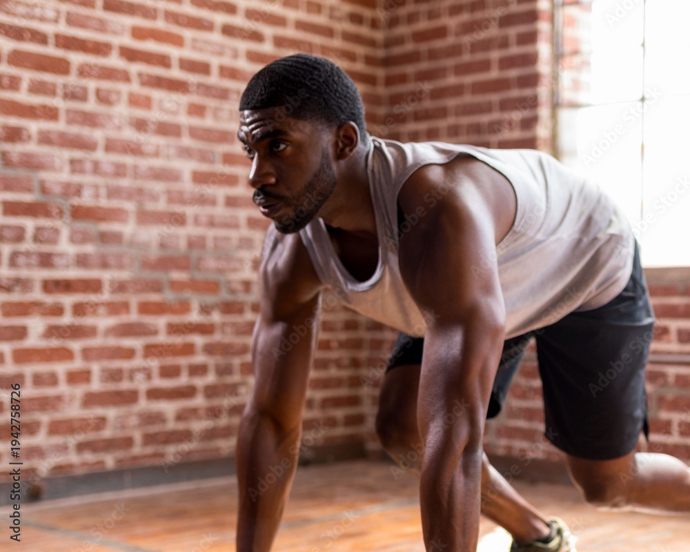 Obraz premium Athlete preparing sprint indoors.