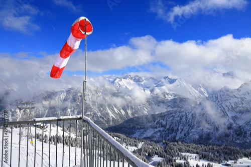 Canvastavla View of the magnificent Bavarian Alps from the summit station of the Fehllhorn Mountain