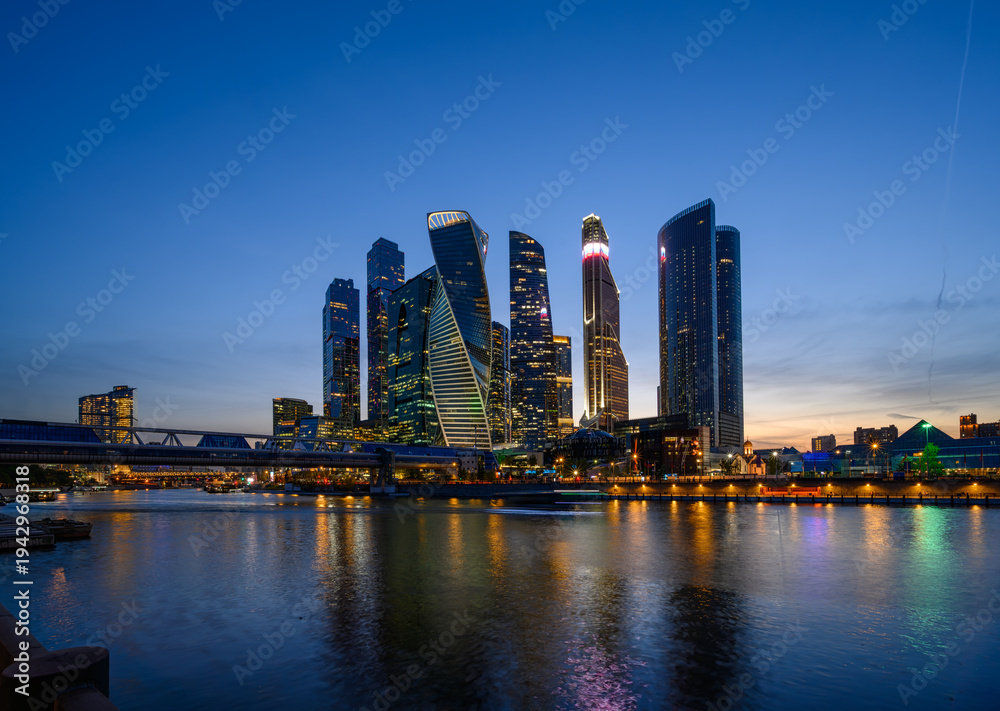 Obraz premium Night view of skyscrapers of Moscow City business center and Moscow river in Moscow, Russia, Russia