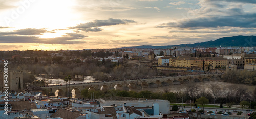 Cuadro en lienzo Wide view of Puente Romano over the Guadalquivir in Cordoba, with Calahorra Tower and the Mezquita Catedral