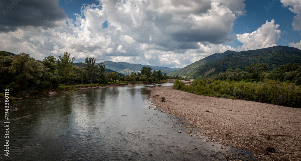 Obraz premium lake in the mountains