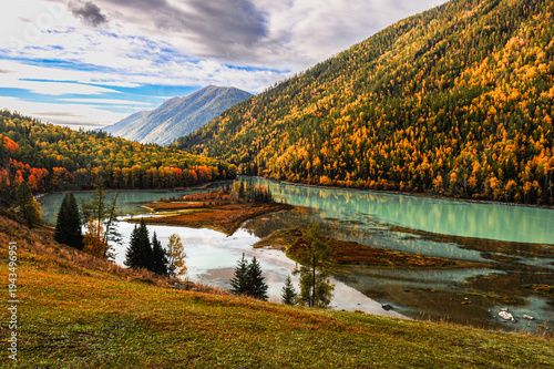 Canvastavla Calm River with Mirror-Like Surface Reflecting Autumn Mountains