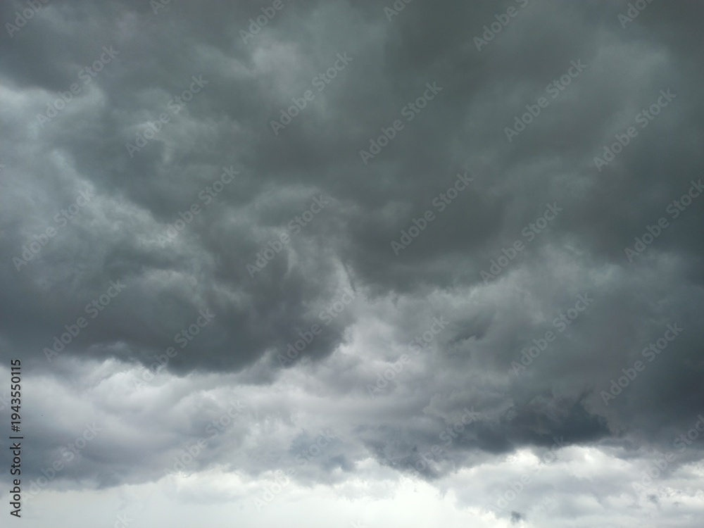 Obraz premium Close-up of dark clouds in the sky.