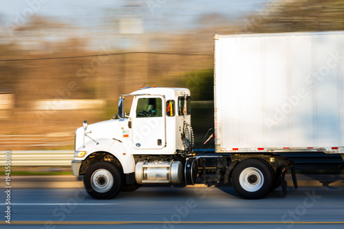 Bild auf Leinwand Transportation efficiency