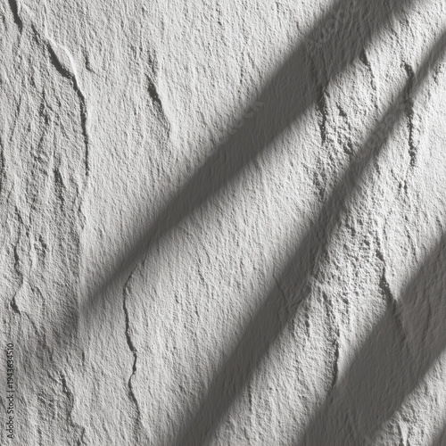 光と影が織りなす白い壁の質感。建築やデザインの背景素材に最適なテクスチャー。
