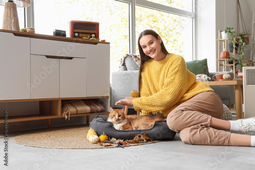 Young woman with cute cat i...