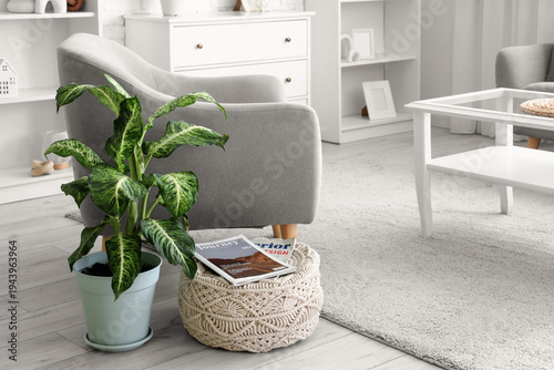 Soft knitted pouf with hous...
