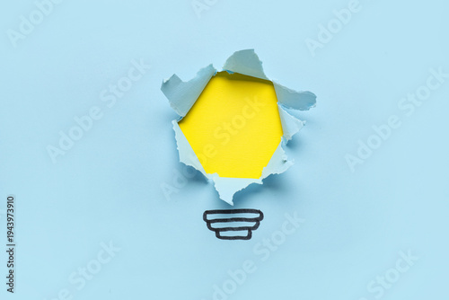 Drawn yellow light bulb vis...