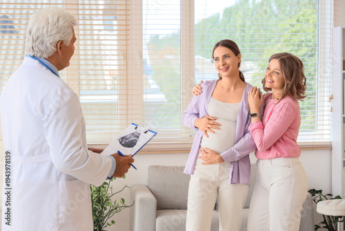 Pregnant lesbian couple vis...