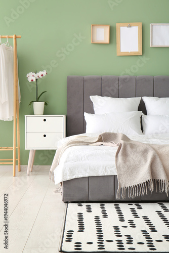 Comfortable bed, pillows an...