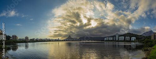 Tableau sur toile Sunset at Rodrigo de Fretias Lagoon - Lagoa, Rio de Janeiro, Brazil