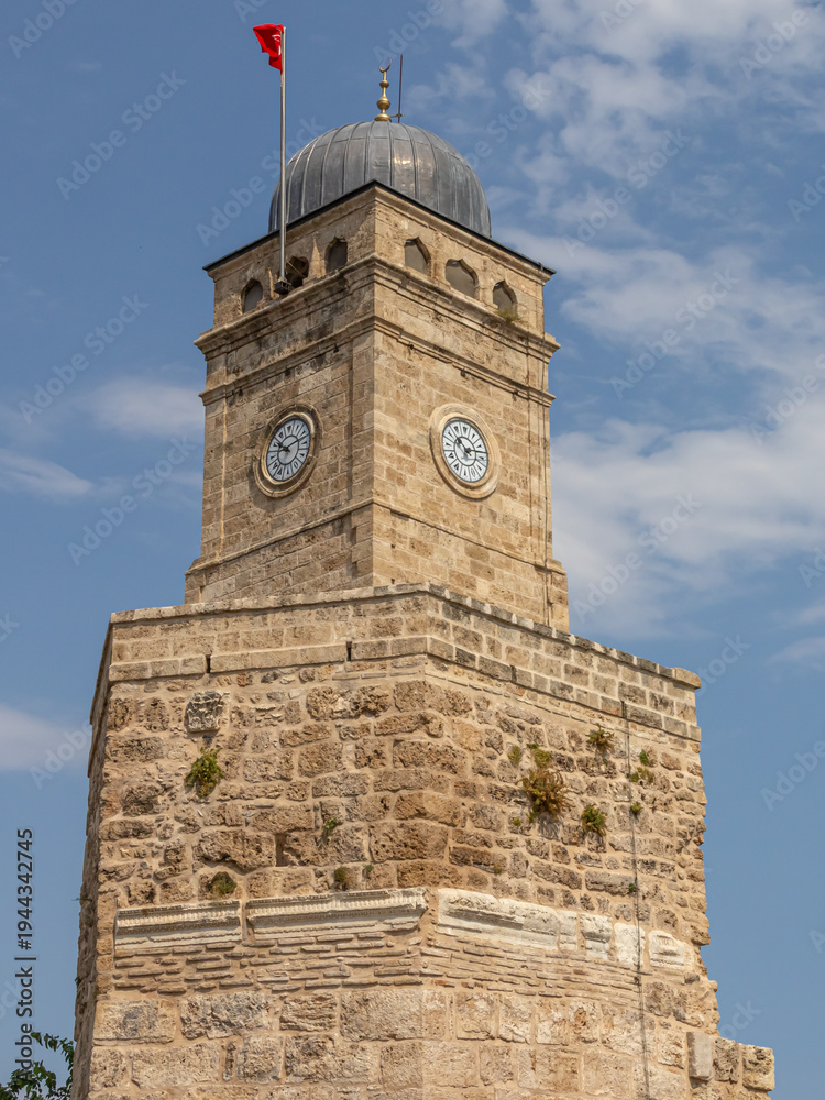 Obraz premium The mosque of Tekeli Mehmet Pasha. The city Mosque in Antalya. The old quarters in the Kaleici area. Turkish mosque. The clock on the ancient tower.