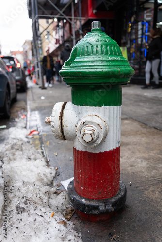 Borne Hydrante au couleur de l'Italie dans Little Italy à New-York