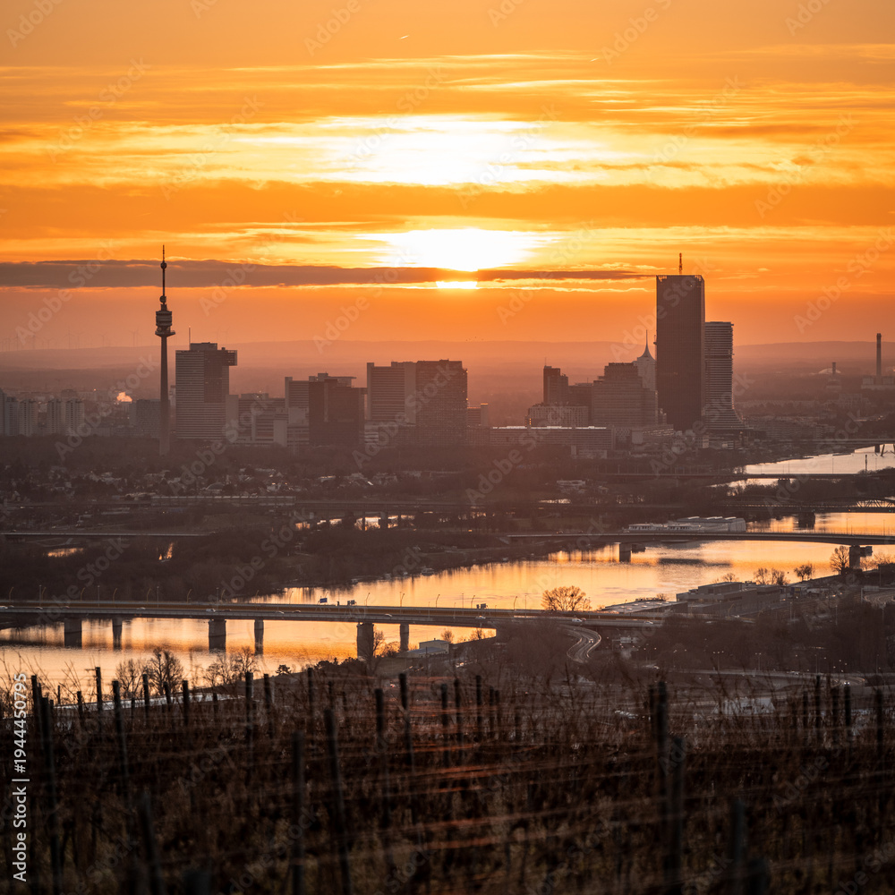 Fototapeta premium Sunrise over Vienna