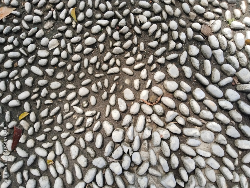 Foto Stone wall texture with rough brown and gray surface close-up